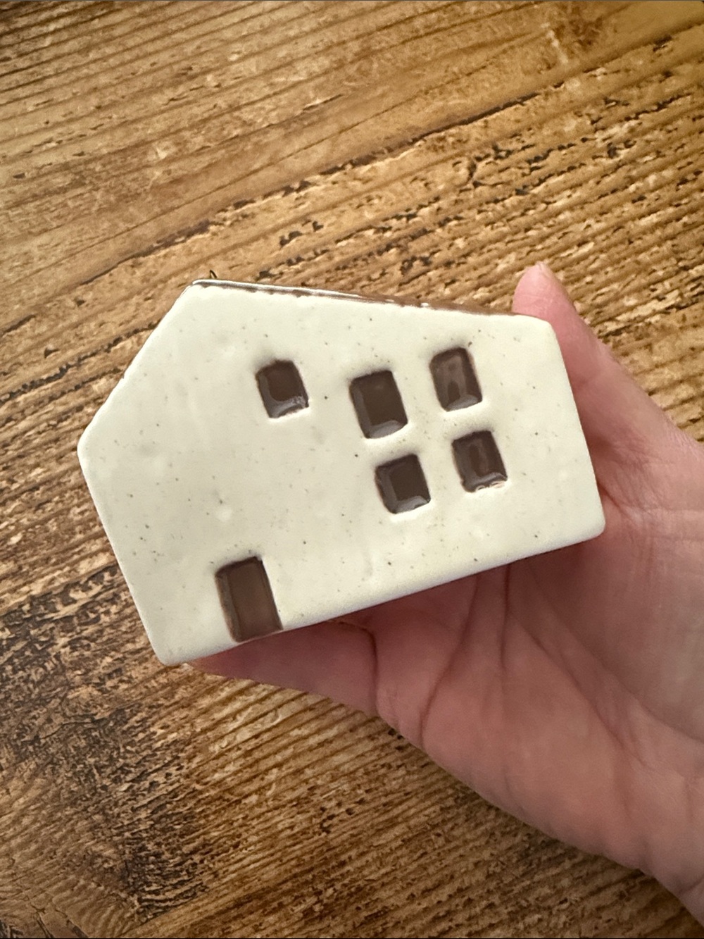 Small Stoneware House Figurine - Picture 10 of 11